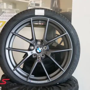 19" M Performance Style 898M Y-piikkinen Gunmetal Grey pyörä- ja rengassarja (alkuperäinen BMW) 36115A4FFD9 36 11 5 A4F FD9 5A4FFD9 | Edullinen hinta